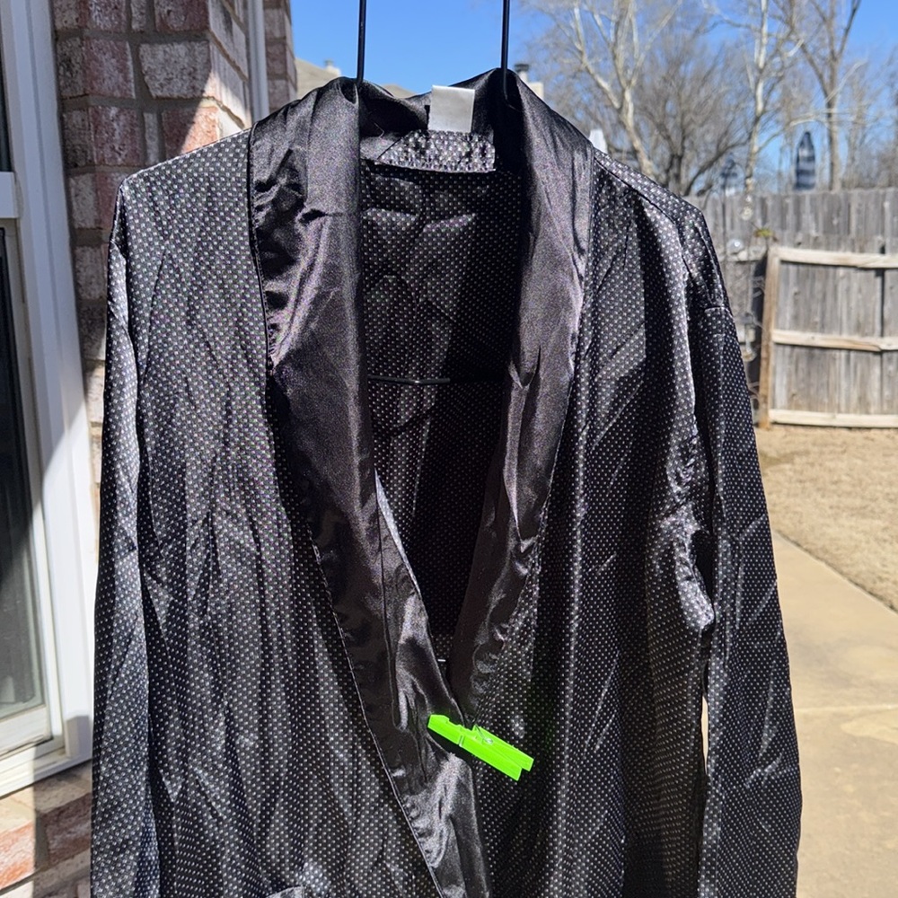 Nos Vintage 
Black Gray White Checked SILKY Robe Smoking Jacket OSFM